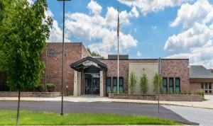 Exterior of Scott Elementary School in Naperville, IL, located on Warwick Drive.