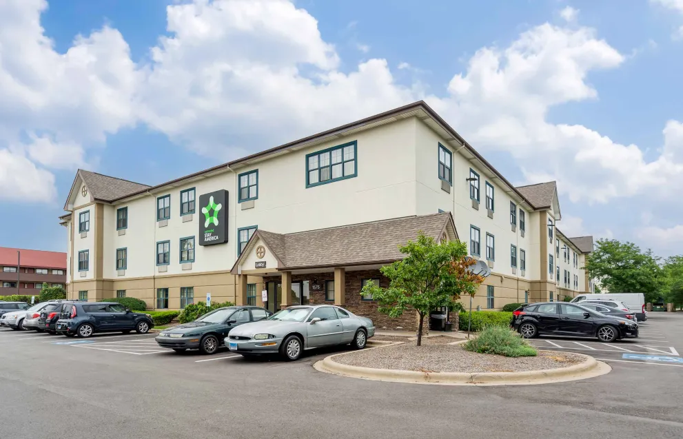 Extended Stay America West hotel exterior in Naperville, Illinois