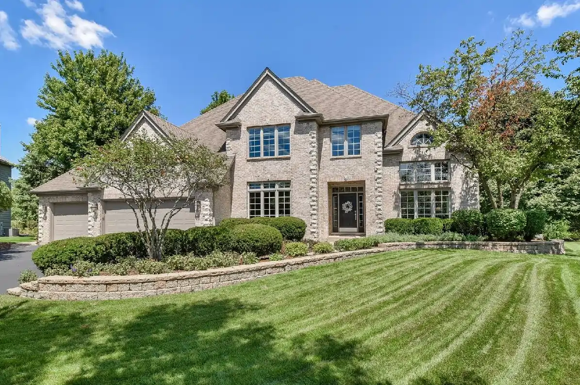 Neighborhoods 2 Single family home in Prairie Ridge neighborhood in Naperville Illinois