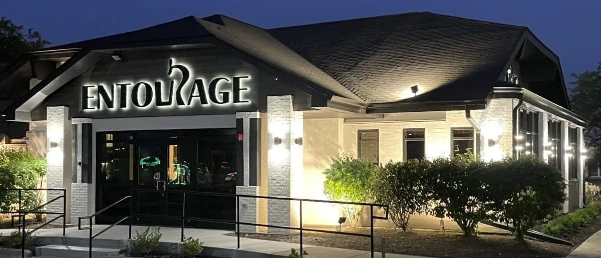 Entourage Naperville in Naperville - signature dining scene
