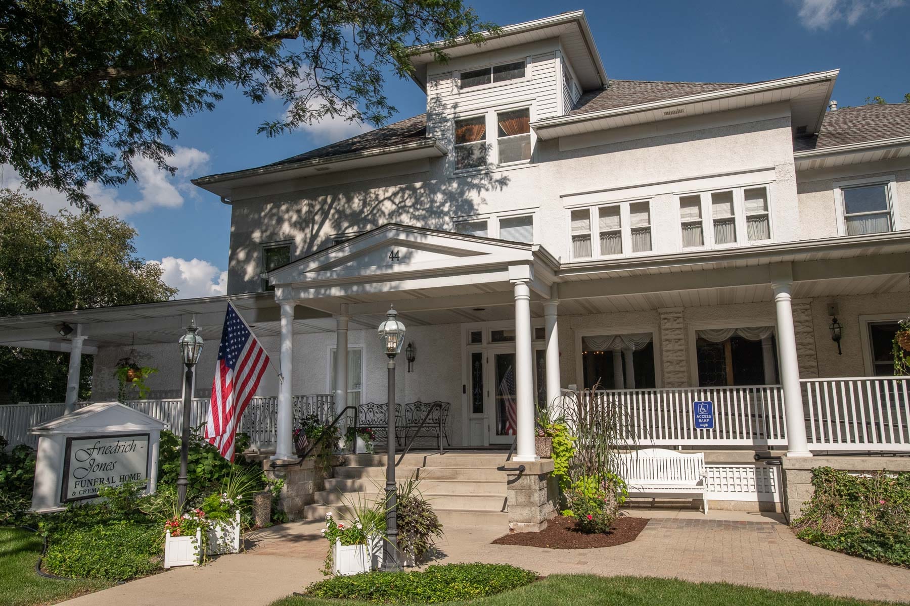 Friedrich-Jones Funeral Home in Naperville - photo from the business