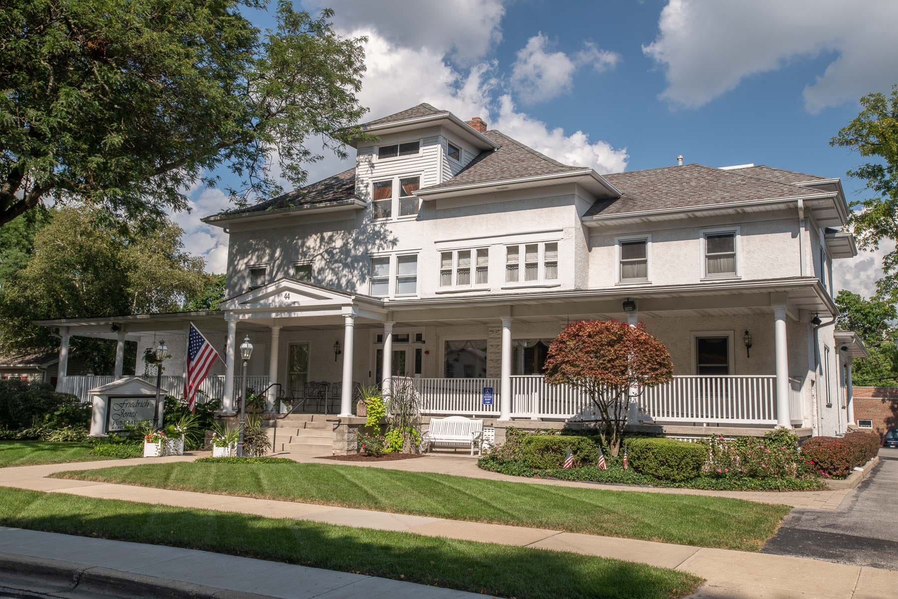 Friedrich-Jones Funeral Home in Naperville - photo from the business