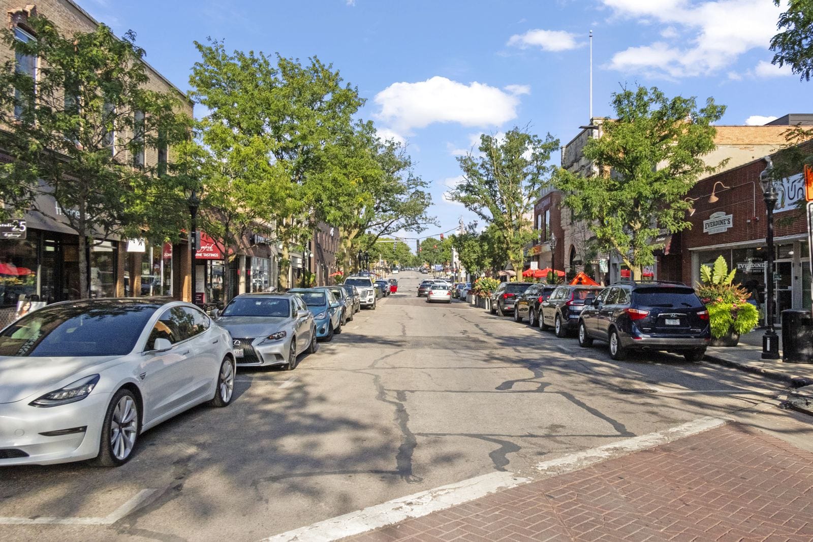 Naperville Breakfast and Brunch Dining Street Restaurant and shop storefronts along a downtown Naperville street